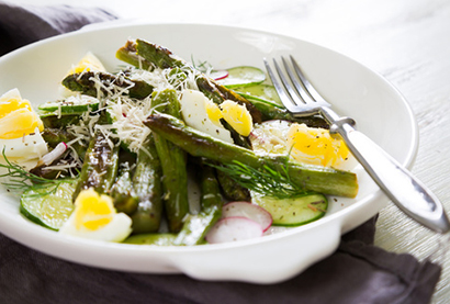 Recette de salade d'asperges vertes et vinaigrette à l'oeuf mimosa